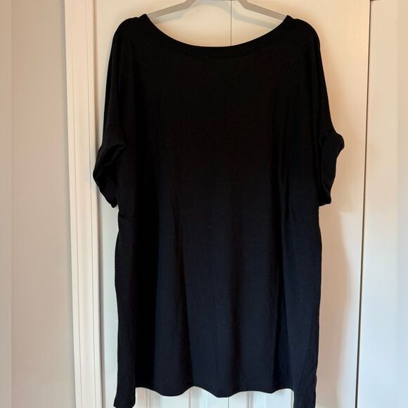 Black V-Neck Women's Top Chic Soul - Picture 3 of 9